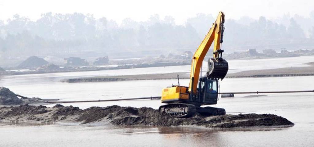 Sri Anandpur Sahib Illegal mining in Sutlej poses a threat to Agampur bridge